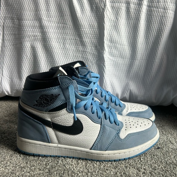 Air Jordan 1 Retro High OG “University Blue”